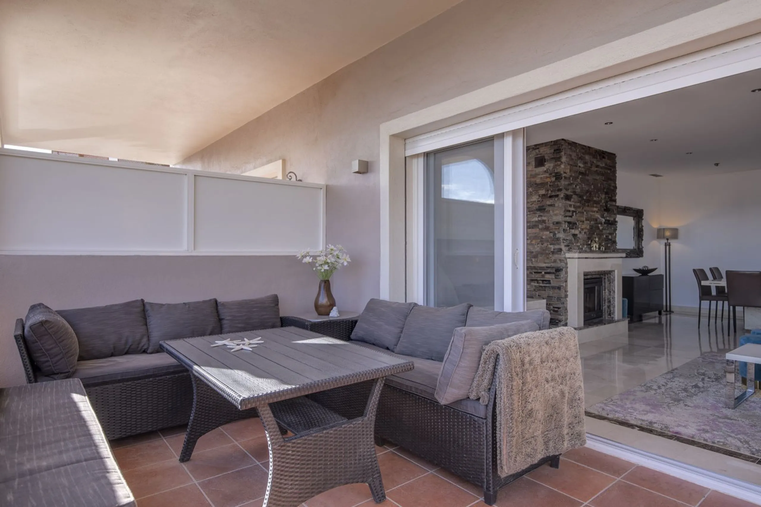 *Luxurious 1st Floor Apartment in Exclusive Urbanization* Puerto los Almendros