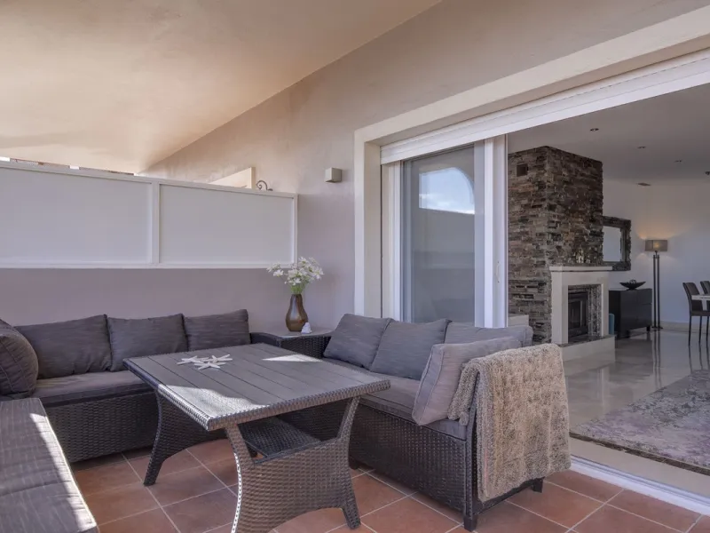 *Luxurious 1st Floor Apartment in Exclusive Urbanization* Puerto los Almendros