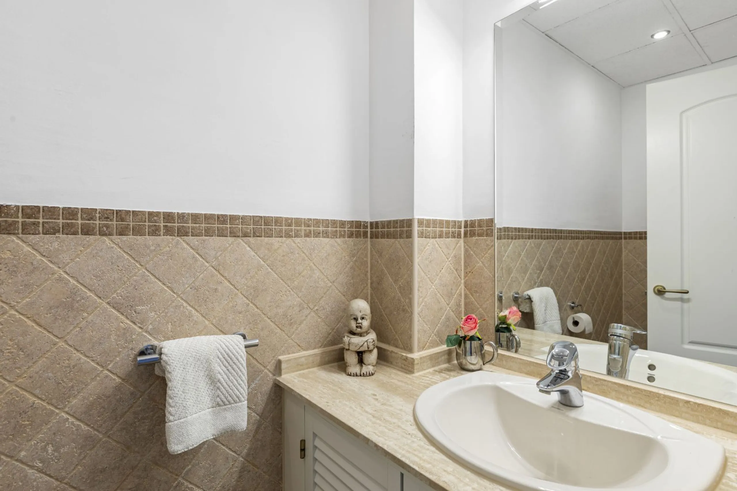 *Luxurious 1st Floor Apartment in Exclusive Urbanization* Puerto los Almendros