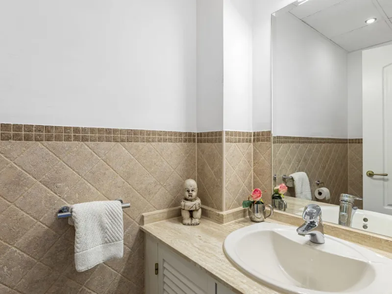 *Luxurious 1st Floor Apartment in Exclusive Urbanization* Puerto los Almendros