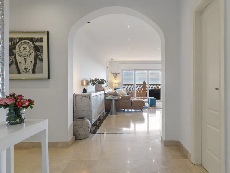 *Luxurious 1st Floor Apartment in Exclusive Urbanization* Puerto los Almendros