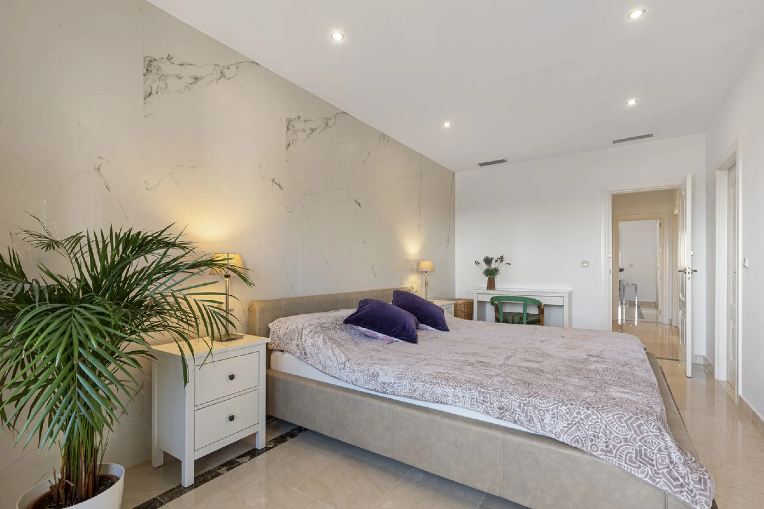 *Luxurious 1st Floor Apartment in Exclusive Urbanization* Puerto los Almendros