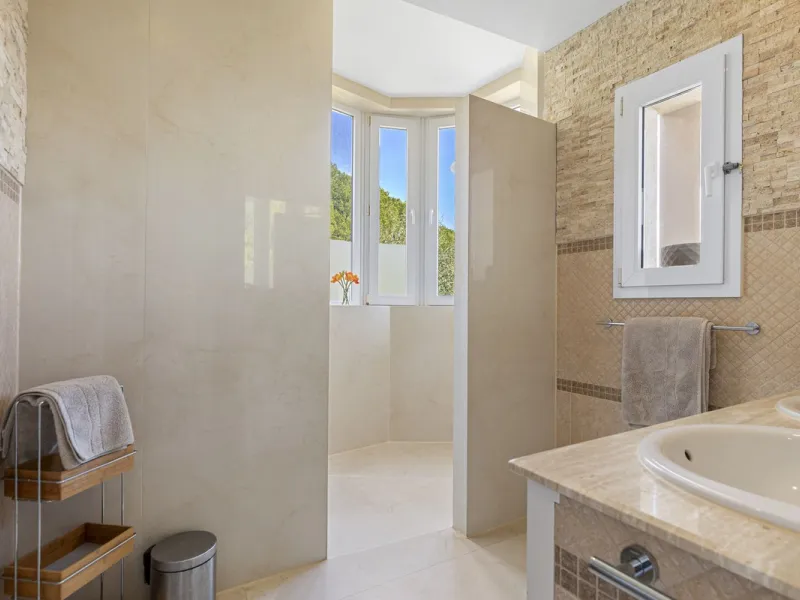 *Luxurious 1st Floor Apartment in Exclusive Urbanization* Puerto los Almendros