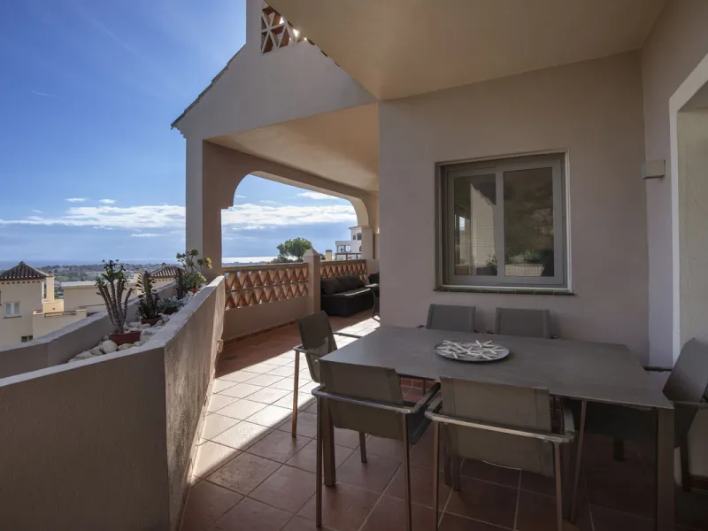 *Luxurious 1st Floor Apartment in Exclusive Urbanization* Puerto los Almendros