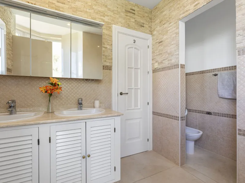*Luxurious 1st Floor Apartment in Exclusive Urbanization* Puerto los Almendros