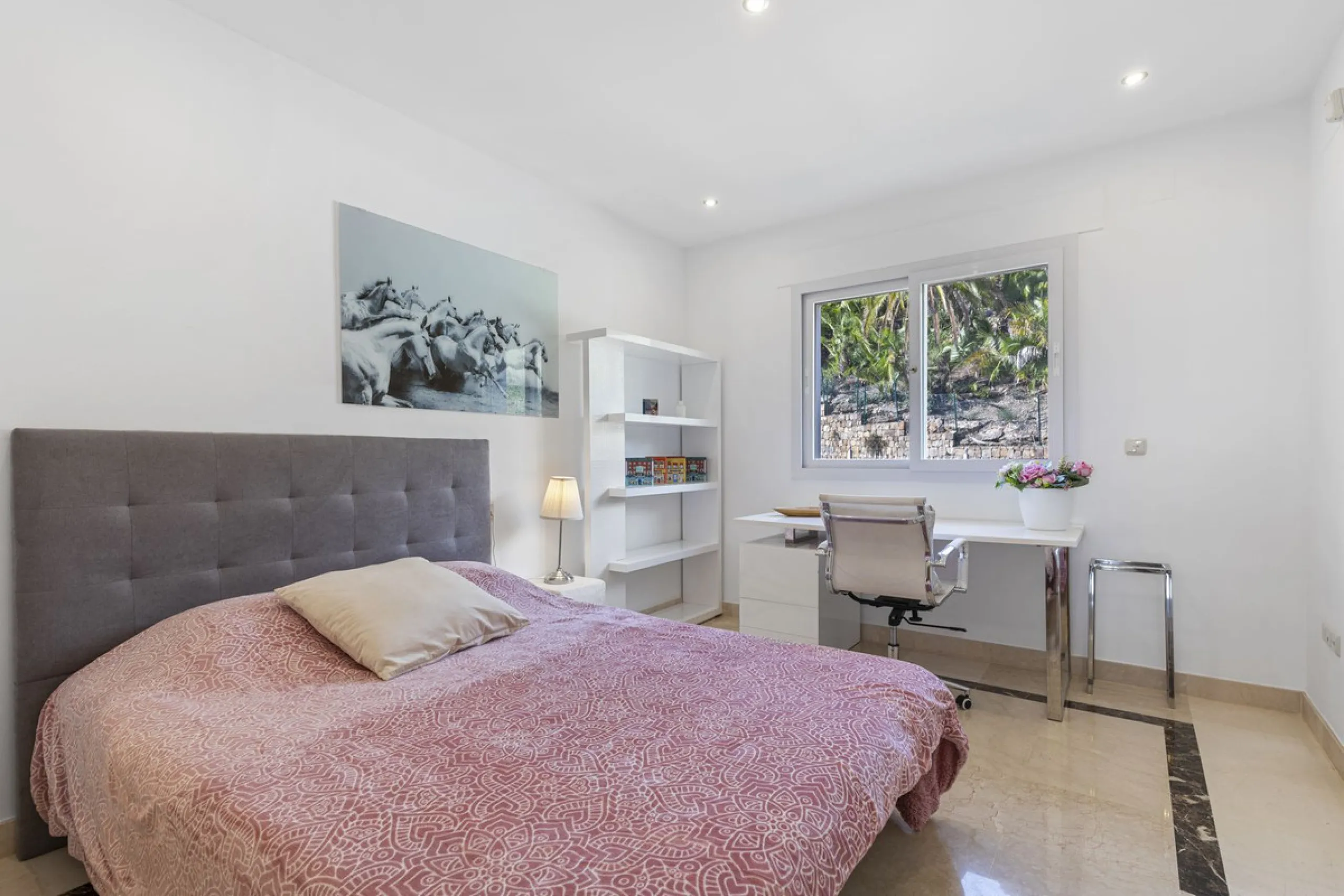 *Luxurious 1st Floor Apartment in Exclusive Urbanization* Puerto los Almendros
