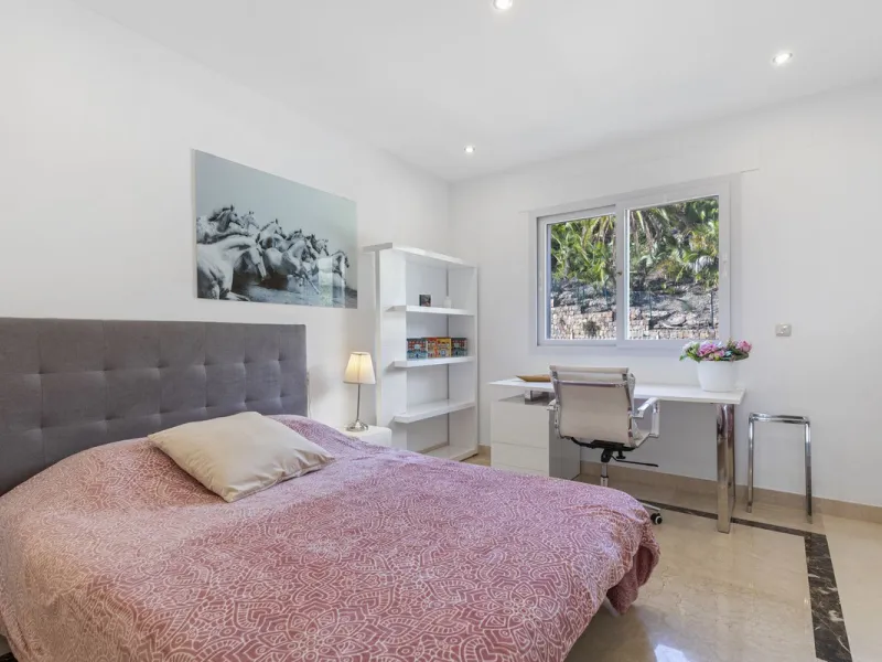 *Luxurious 1st Floor Apartment in Exclusive Urbanization* Puerto los Almendros