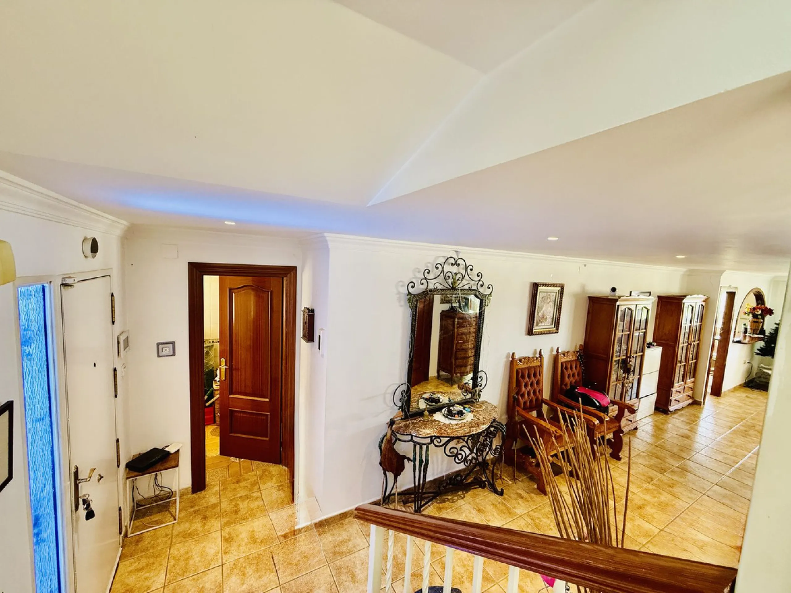 Large detached villa with a pool and two separate entrances in La Chumbera