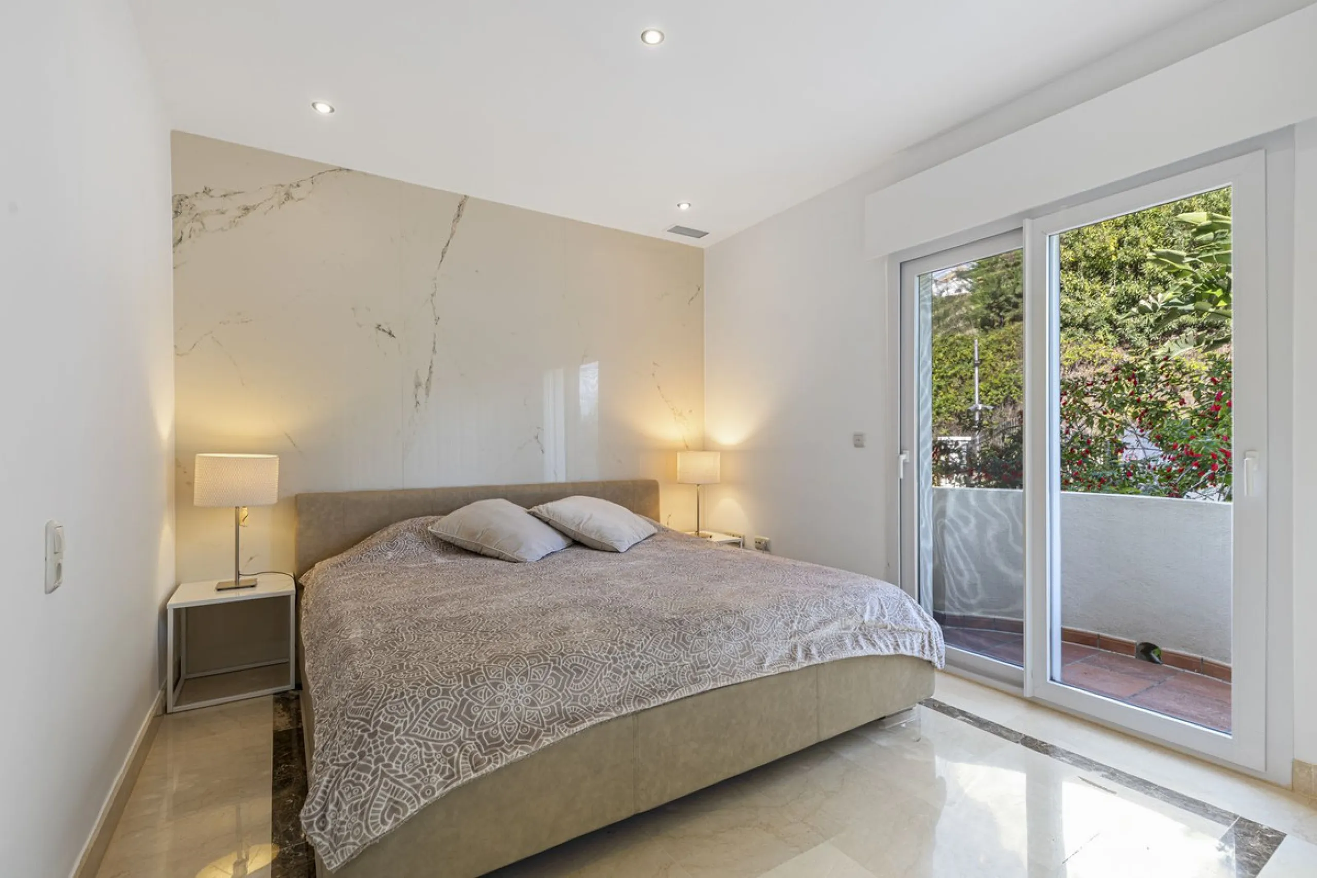 *Luxurious 1st Floor Apartment in Exclusive Urbanization* Puerto los Almendros