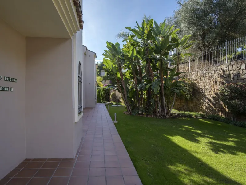 *Luxurious 1st Floor Apartment in Exclusive Urbanization* Puerto los Almendros