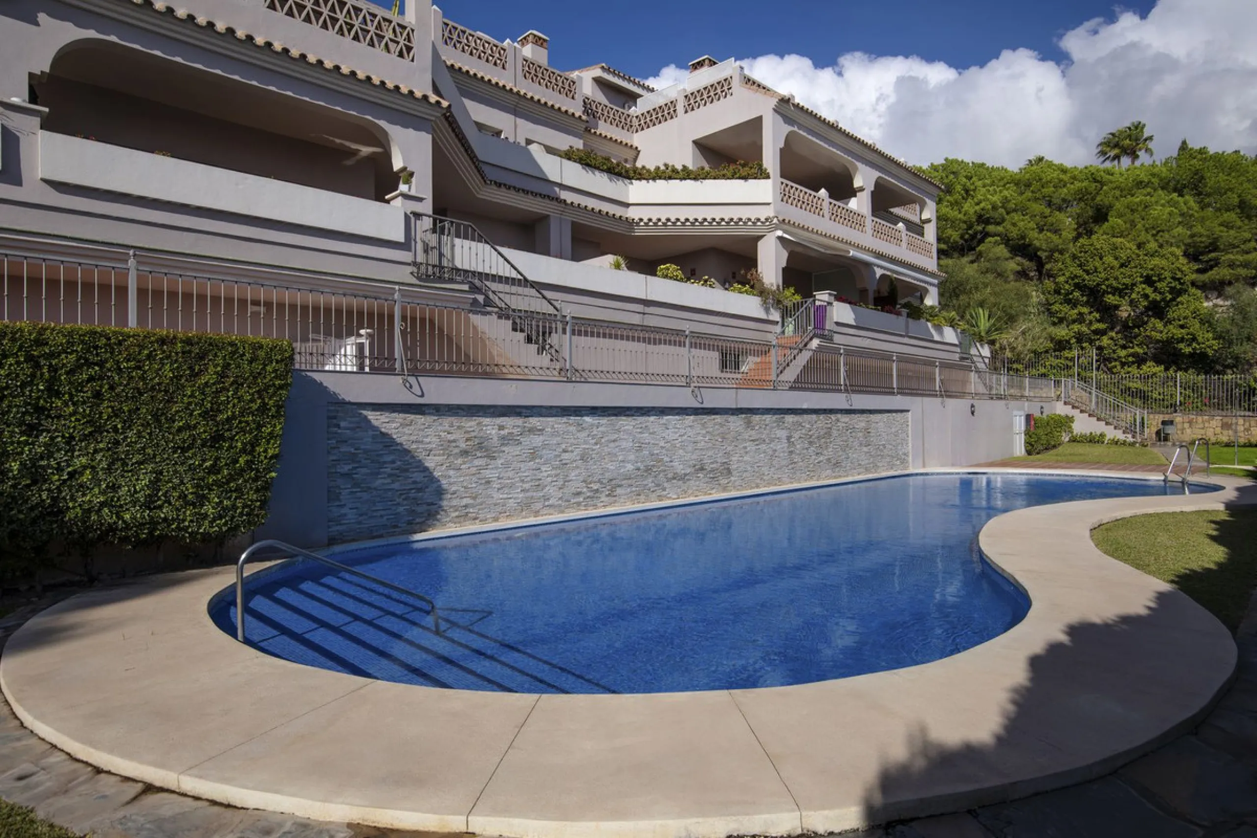 *Luxurious 1st Floor Apartment in Exclusive Urbanization* Puerto los Almendros