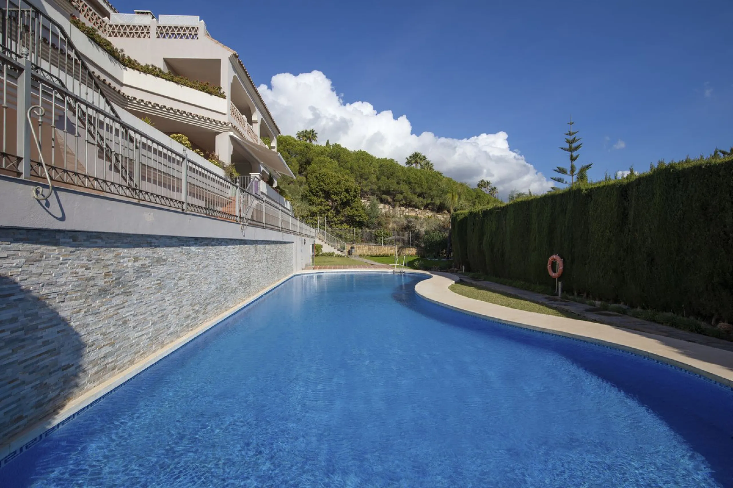 *Luxurious 1st Floor Apartment in Exclusive Urbanization* Puerto los Almendros