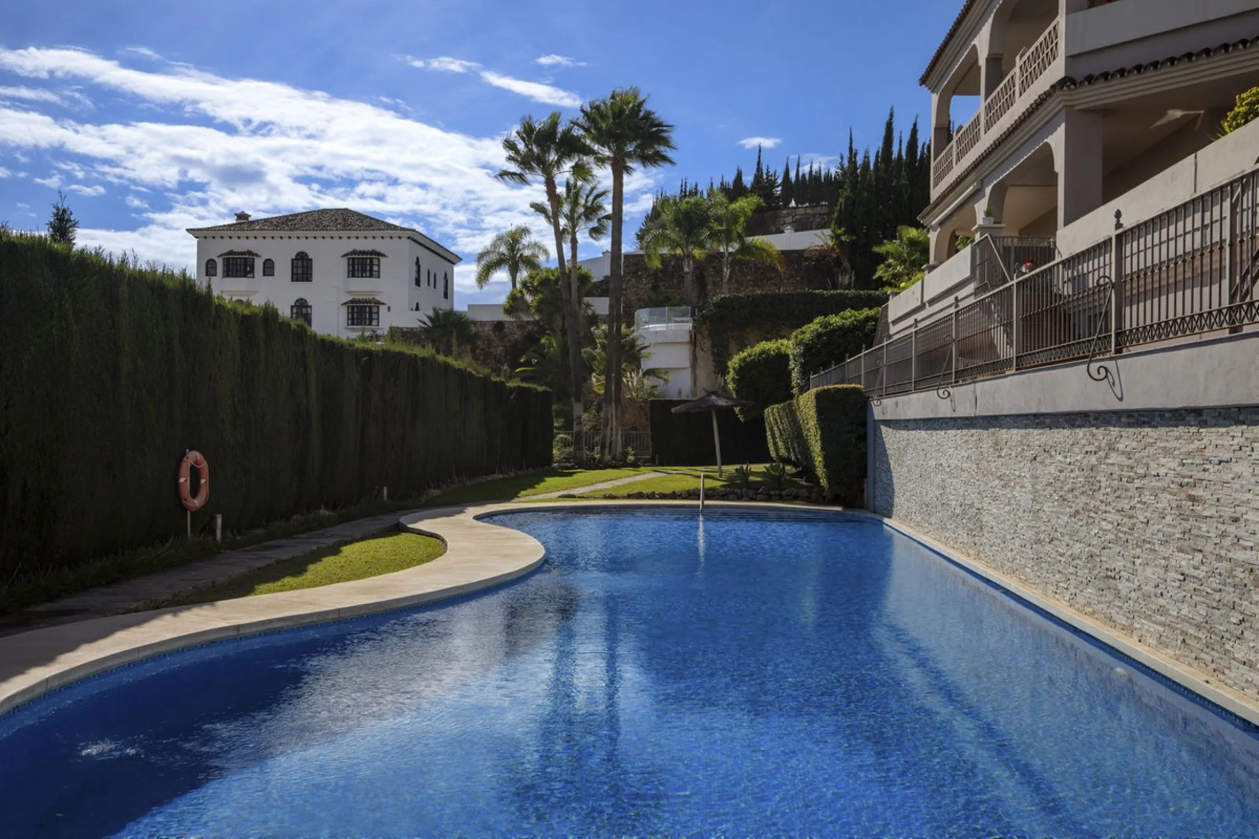 *Luxurious 1st Floor Apartment in Exclusive Urbanization* Puerto los Almendros