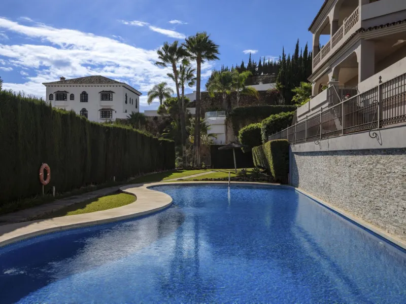 *Luxurious 1st Floor Apartment in Exclusive Urbanization* Puerto los Almendros