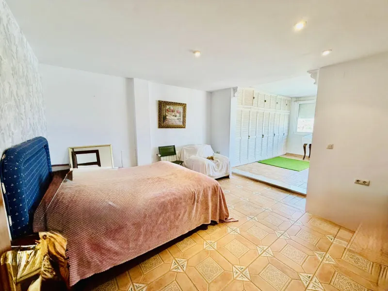 Large detached villa with a pool and two separate entrances in La Chumbera
