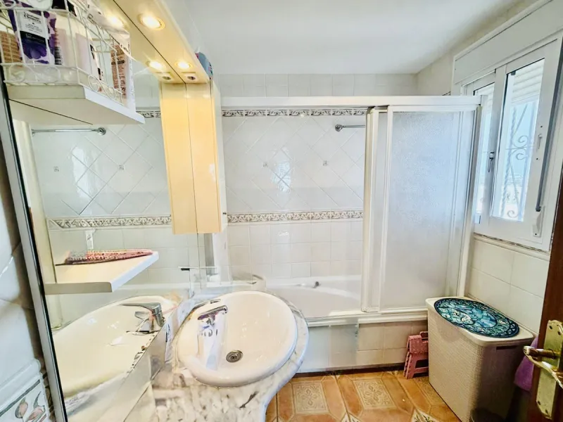 Large detached villa with a pool and two separate entrances in La Chumbera