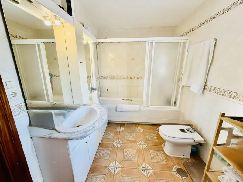 Large detached villa with a pool and two separate entrances in La Chumbera