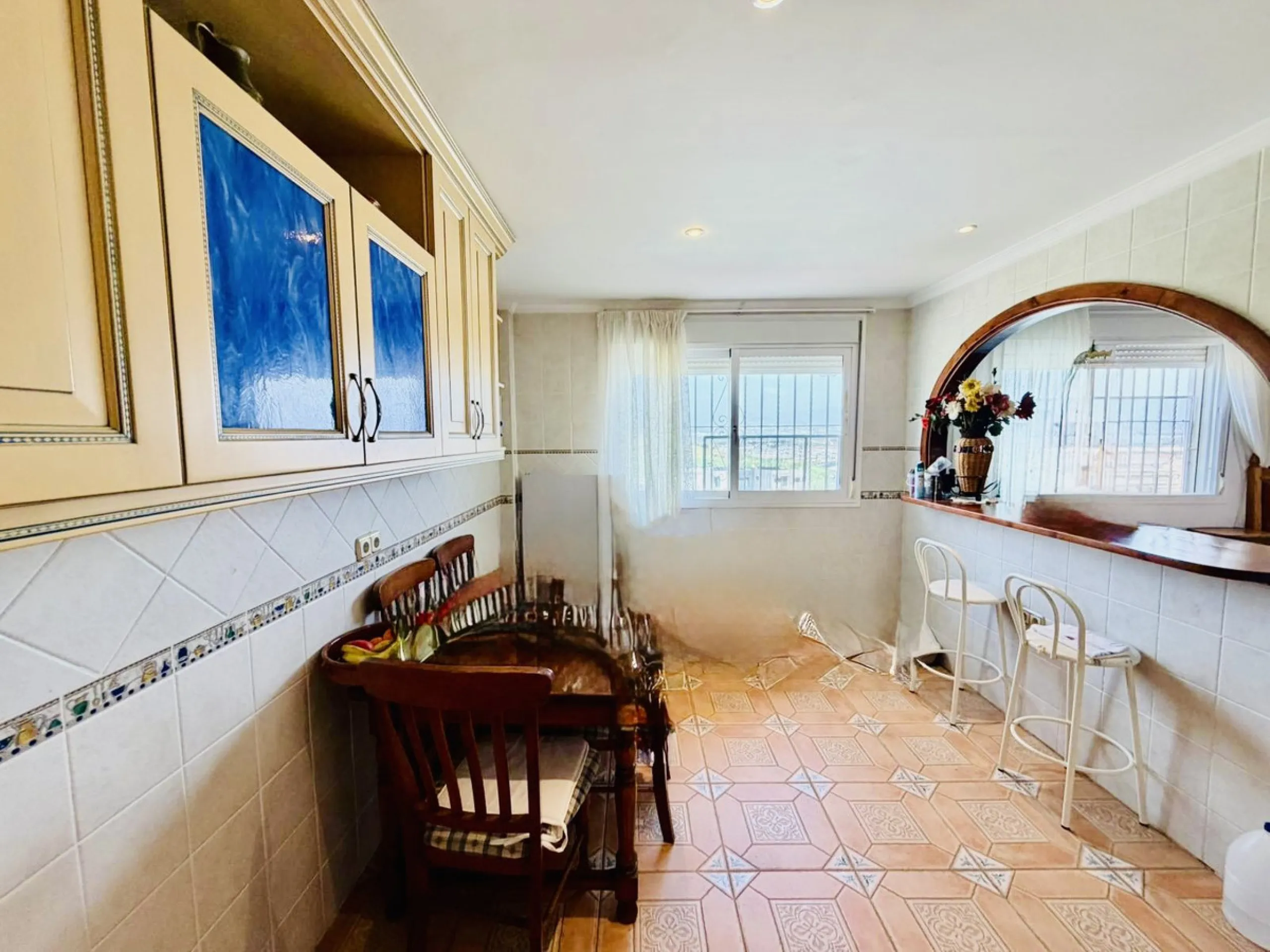 Large detached villa with a pool and two separate entrances in La Chumbera