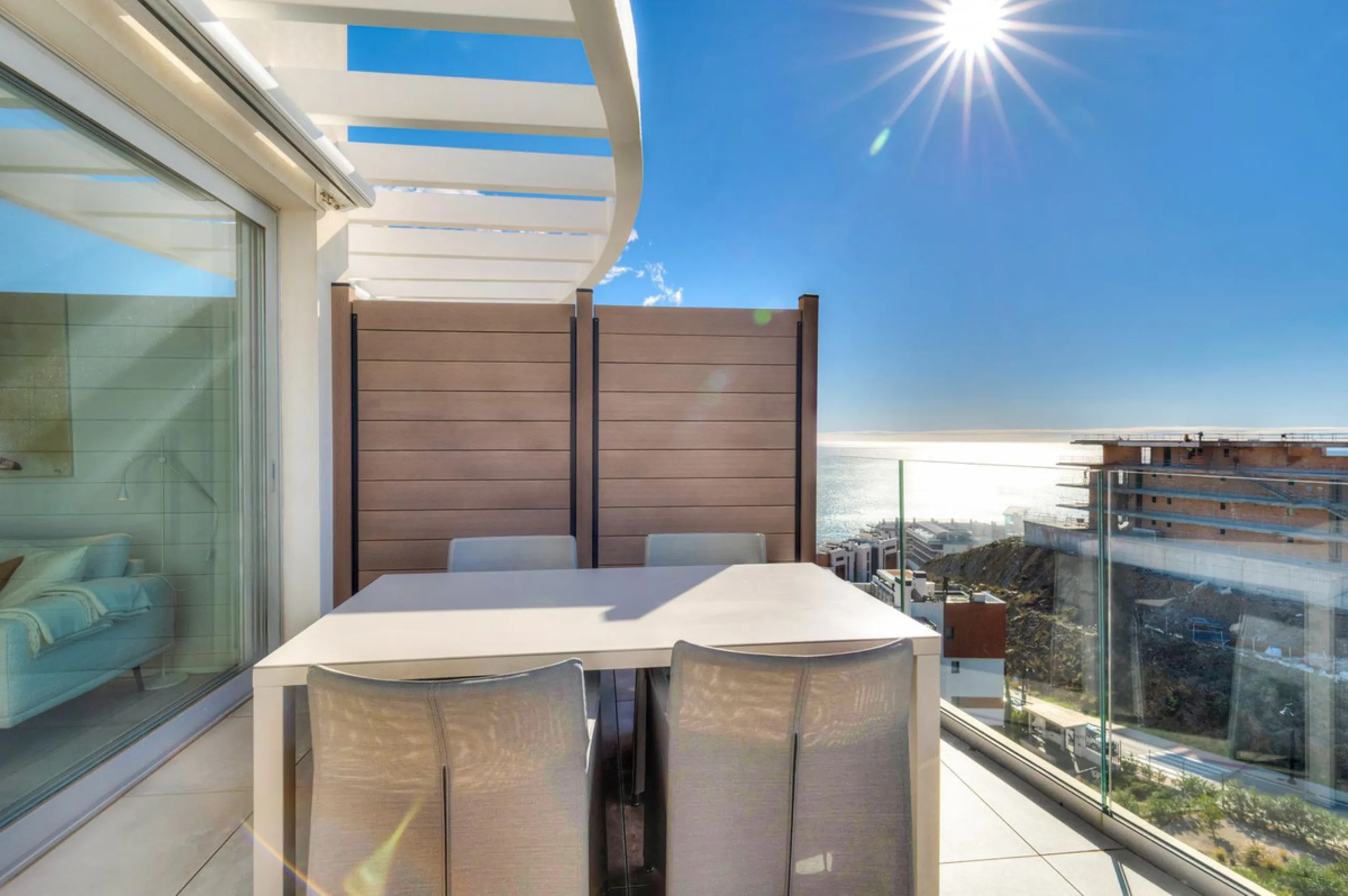 Apartment - Top Floor Apartment в продаже в Fuengirola, Málaga. В доме 2 спален и 2 ванных комнат. Площадь дома 86 м²