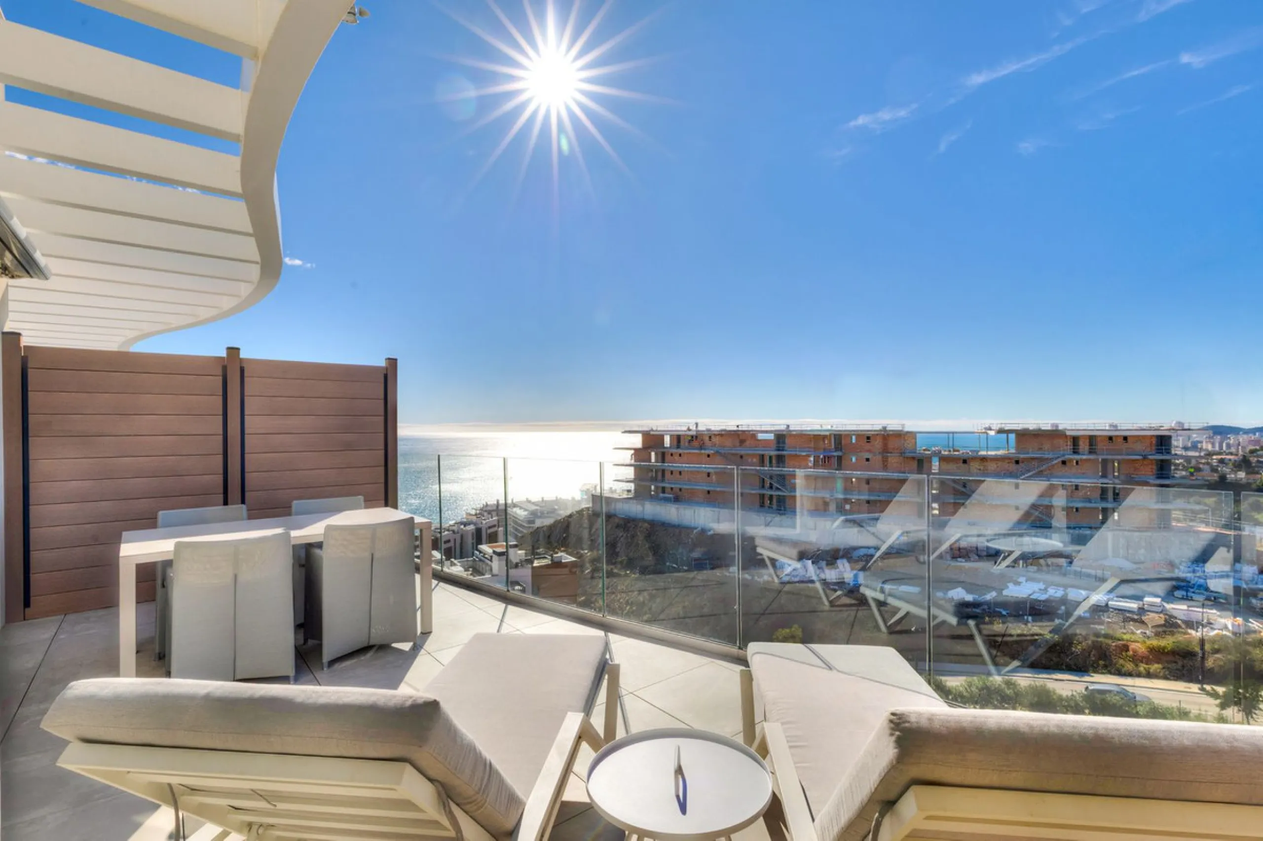 Apartment - Top Floor Apartment в продаже в Fuengirola, Málaga. В доме 2 спален и 2 ванных комнат. Площадь дома 86 м²