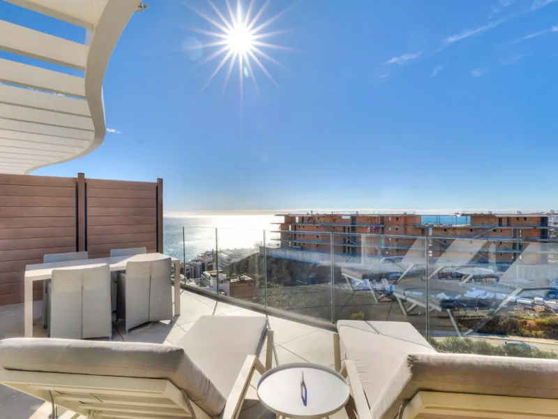 Apartment - Top Floor Apartment в продаже в Fuengirola, Málaga. В доме 2 спален и 2 ванных комнат. Площадь дома 86 м²