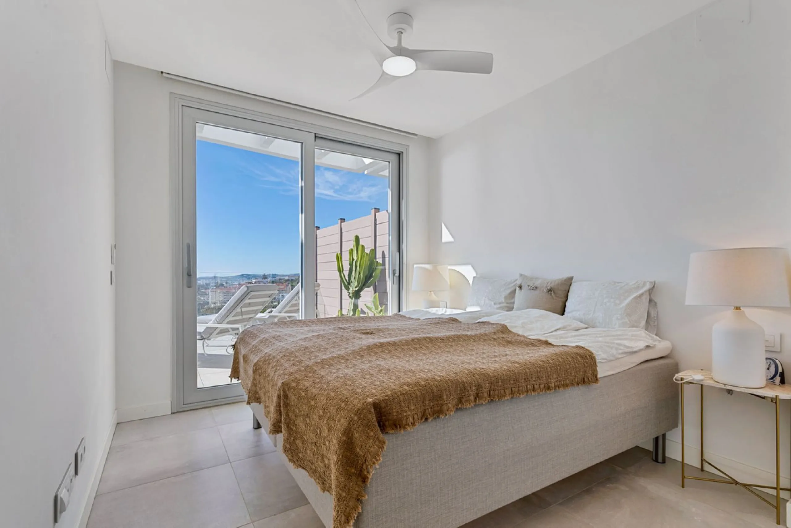 Apartment - Top Floor Apartment в продаже в Fuengirola, Málaga. В доме 2 спален и 2 ванных комнат. Площадь дома 86 м²