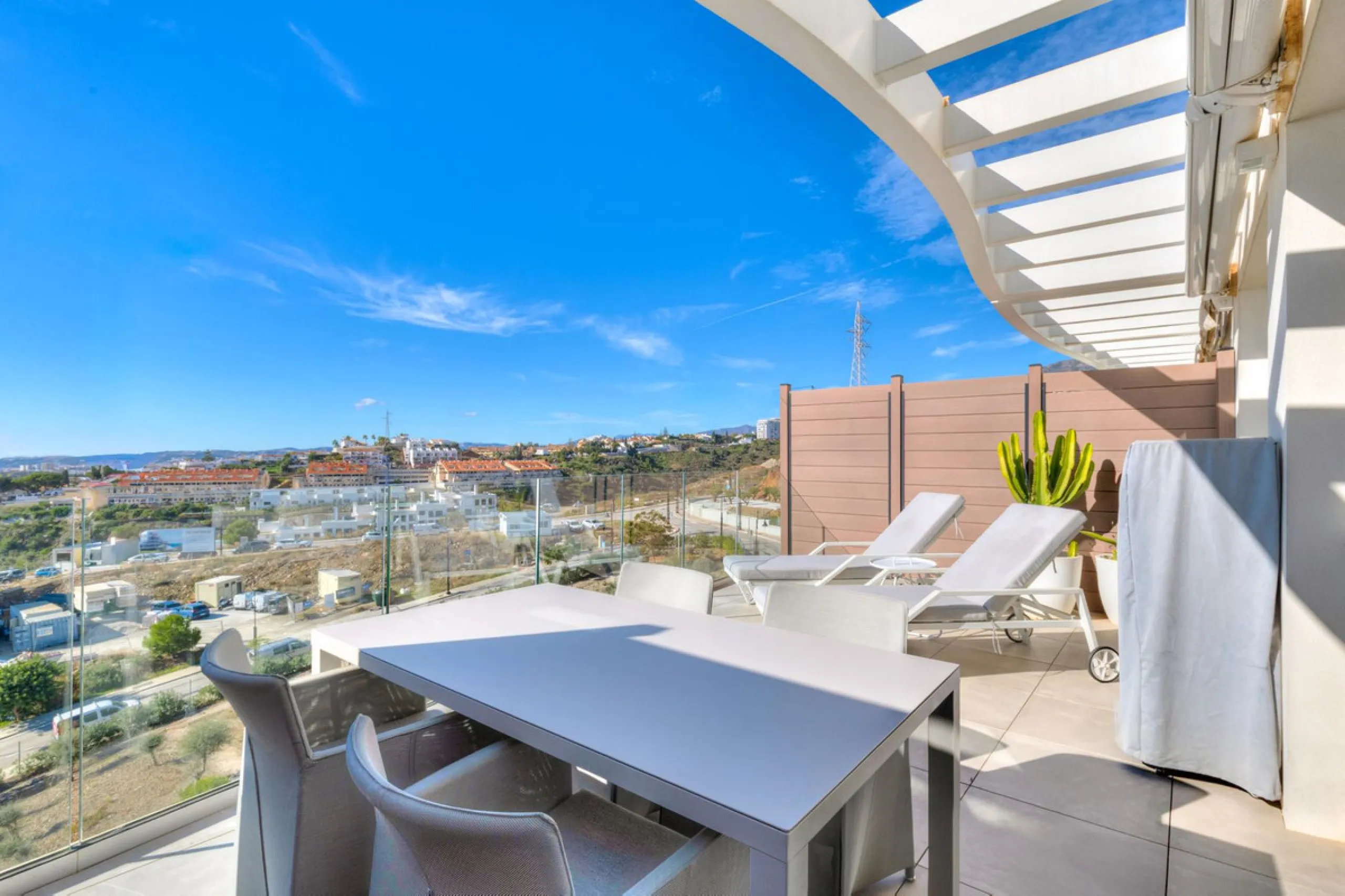Apartment - Top Floor Apartment в продаже в Fuengirola, Málaga. В доме 2 спален и 2 ванных комнат. Площадь дома 86 м²