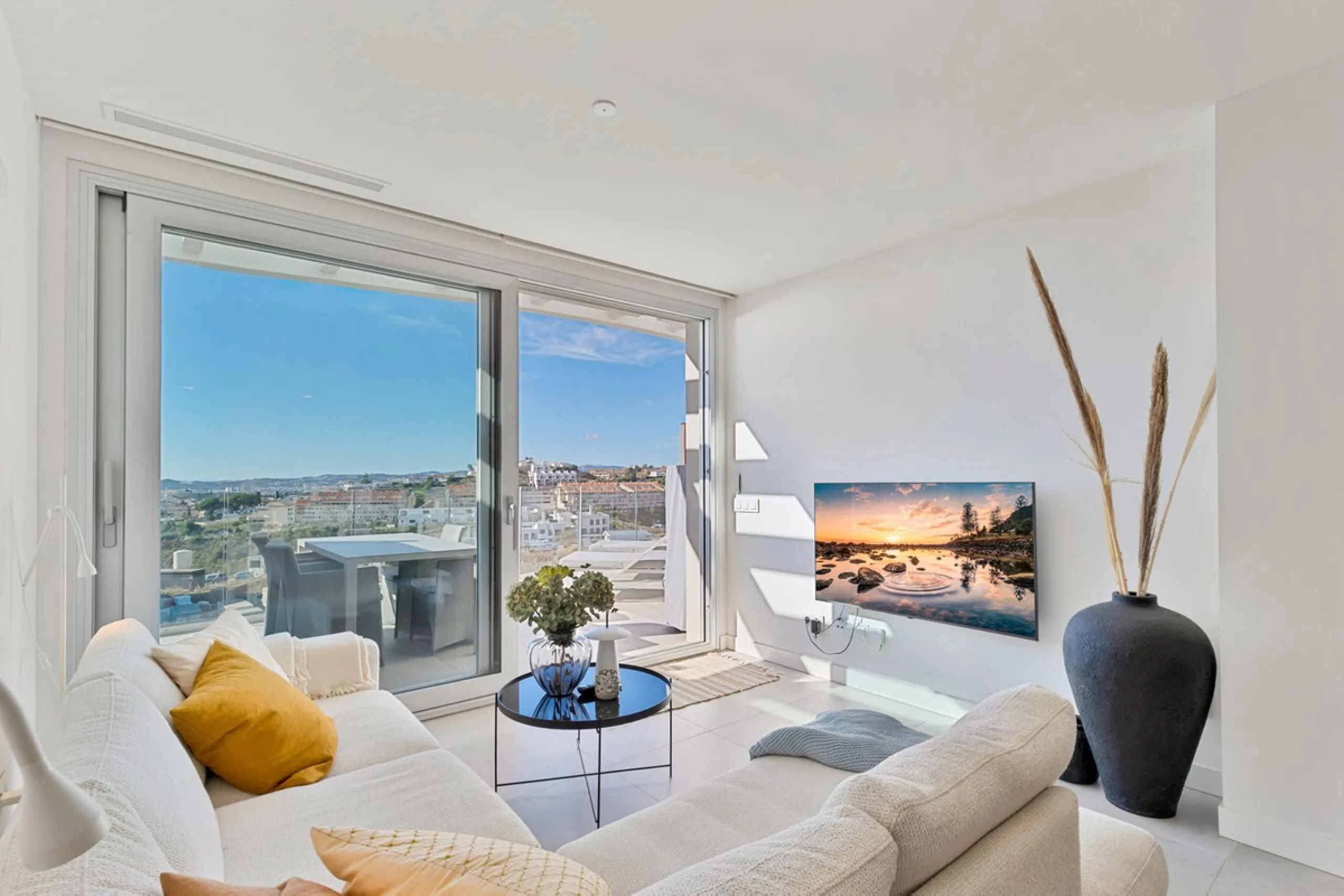 Apartment - Top Floor Apartment в продаже в Fuengirola, Málaga. В доме 2 спален и 2 ванных комнат. Площадь дома 86 м²