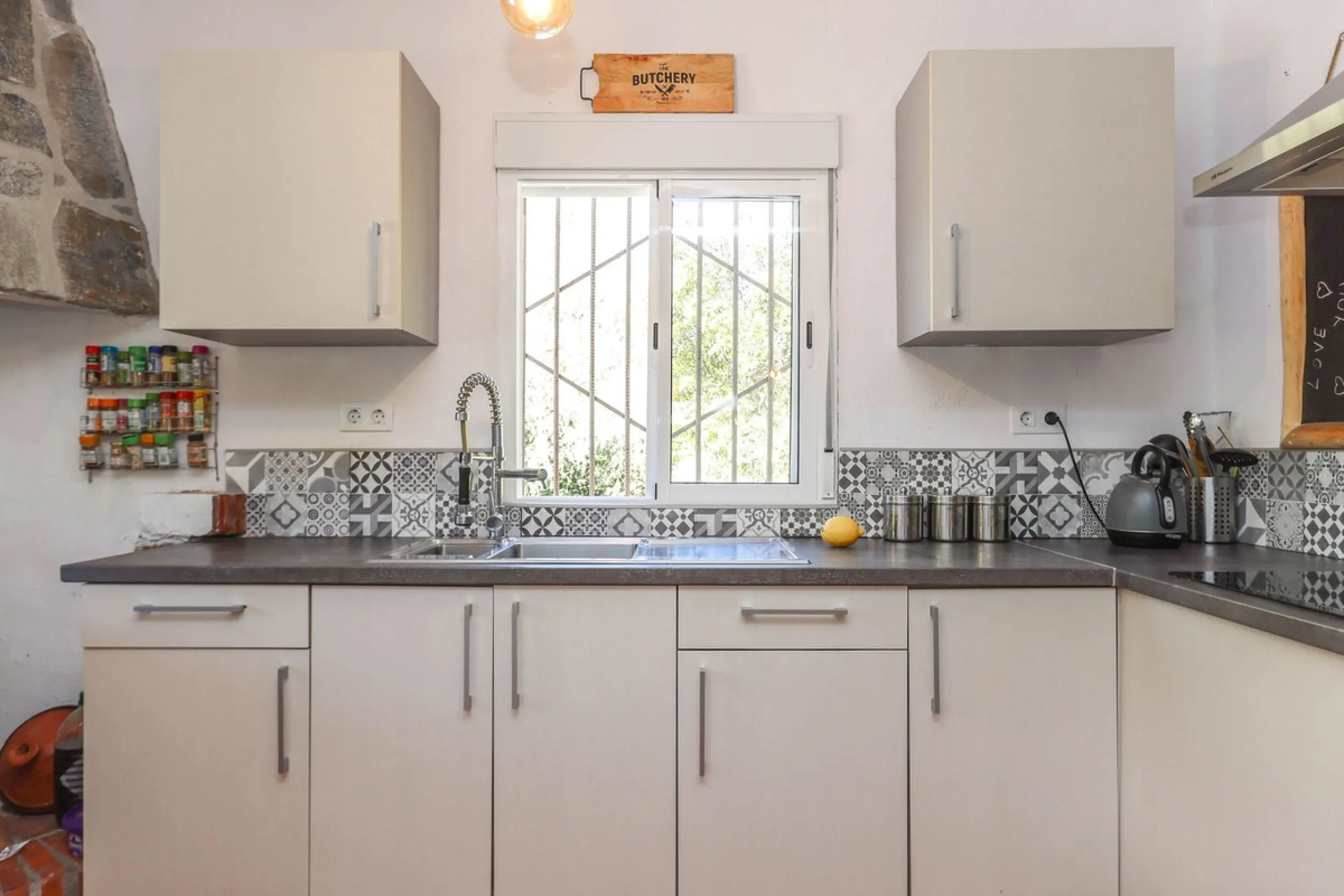 House - Detached Villa в продаже в Casarabonela, Málaga. В доме 3 спален и 3 ванных комнат. Площадь дома 135 м². Площадь участка 5875 м²