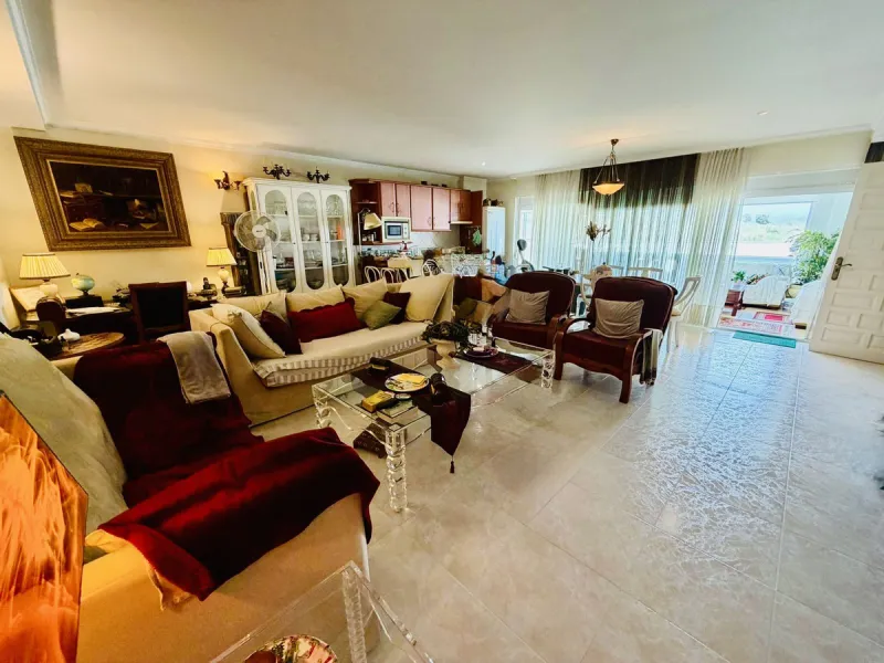 Large detached villa with a pool and two separate entrances in La Chumbera