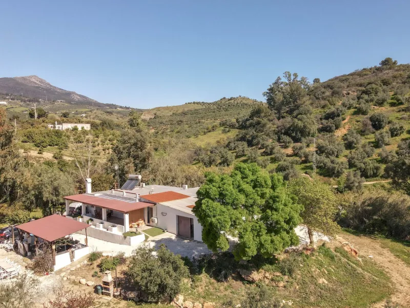 House - Detached Villa в продаже в Casarabonela, Málaga. В доме 3 спален и 3 ванных комнат. Площадь дома 135 м². Площадь участка 5875 м²