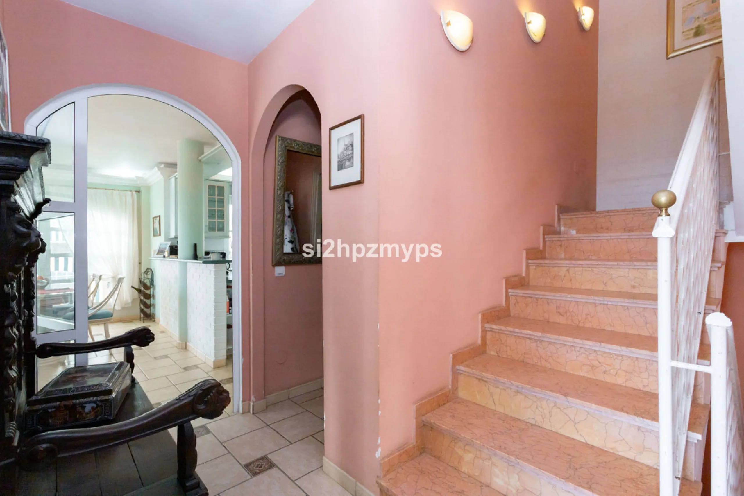 Große Villa in Torrox mit Tennisplatz und guten Geschäftsmöglichkeiten