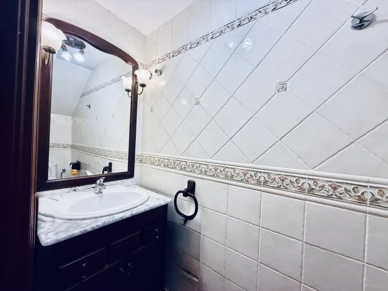 Large detached villa with a pool and two separate entrances in La Chumbera