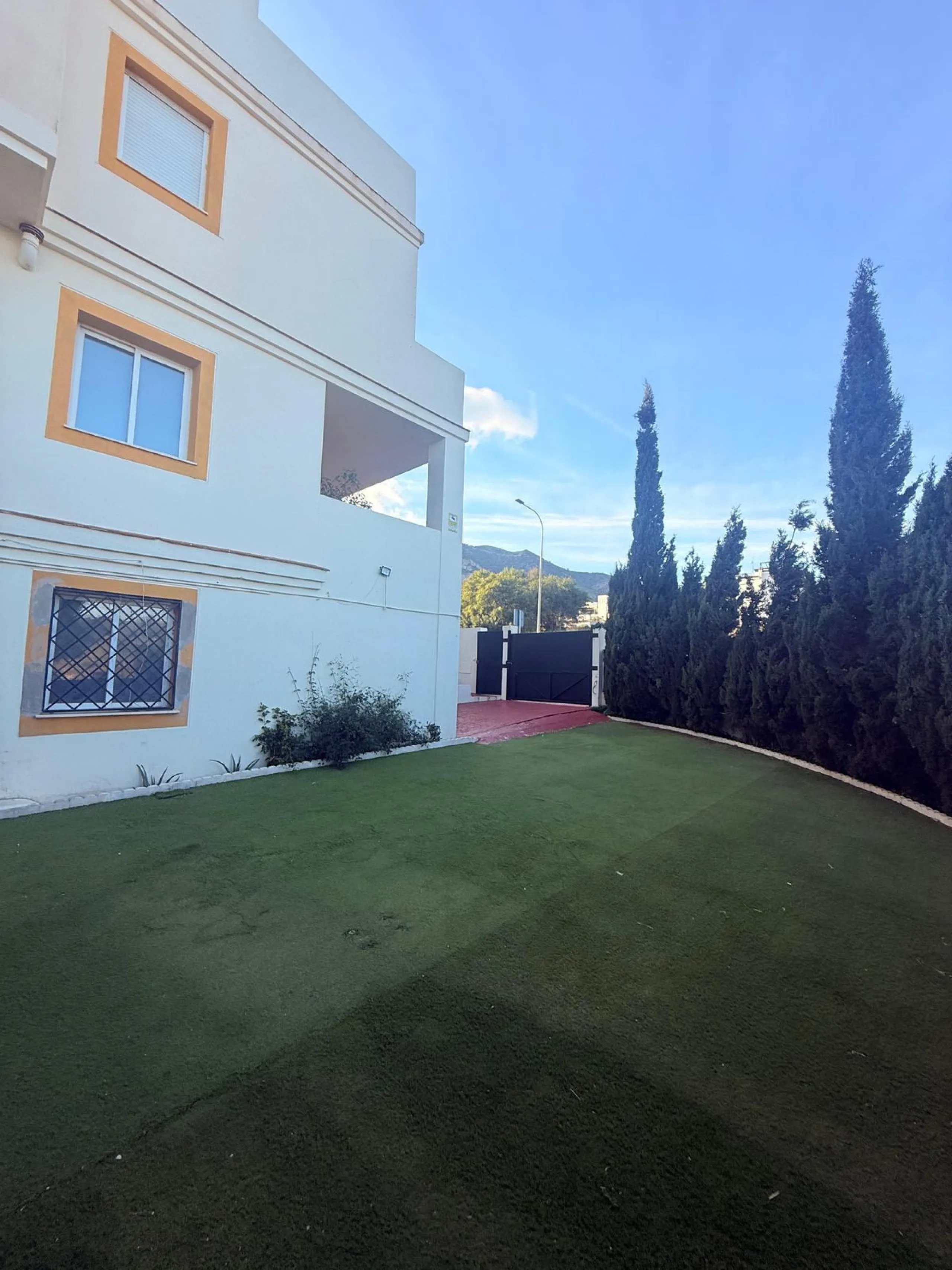 Semi-detached villa in Benalmádena — excellent location and ready to move in!