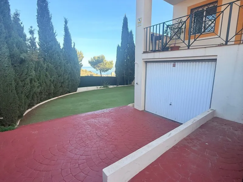 Semi-detached villa in Benalmádena — excellent location and ready to move in!