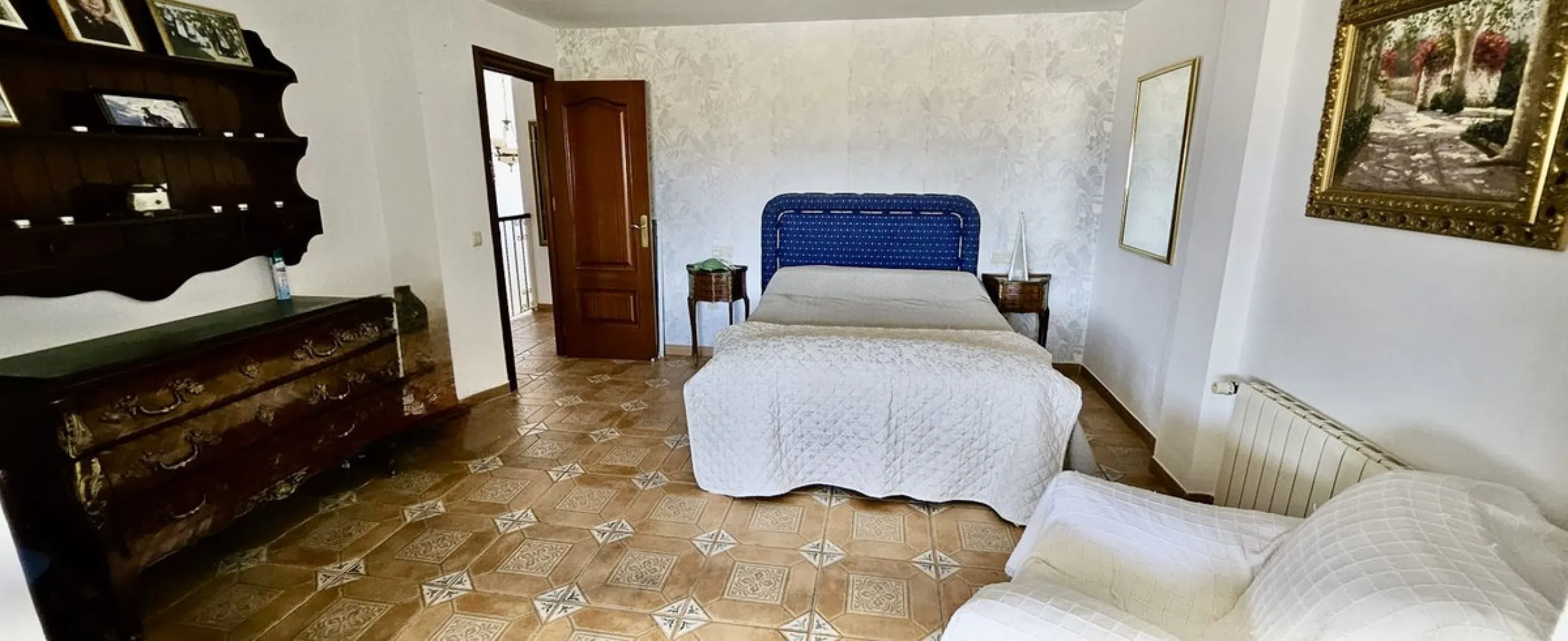 Large detached villa with a pool and two separate entrances in La Chumbera