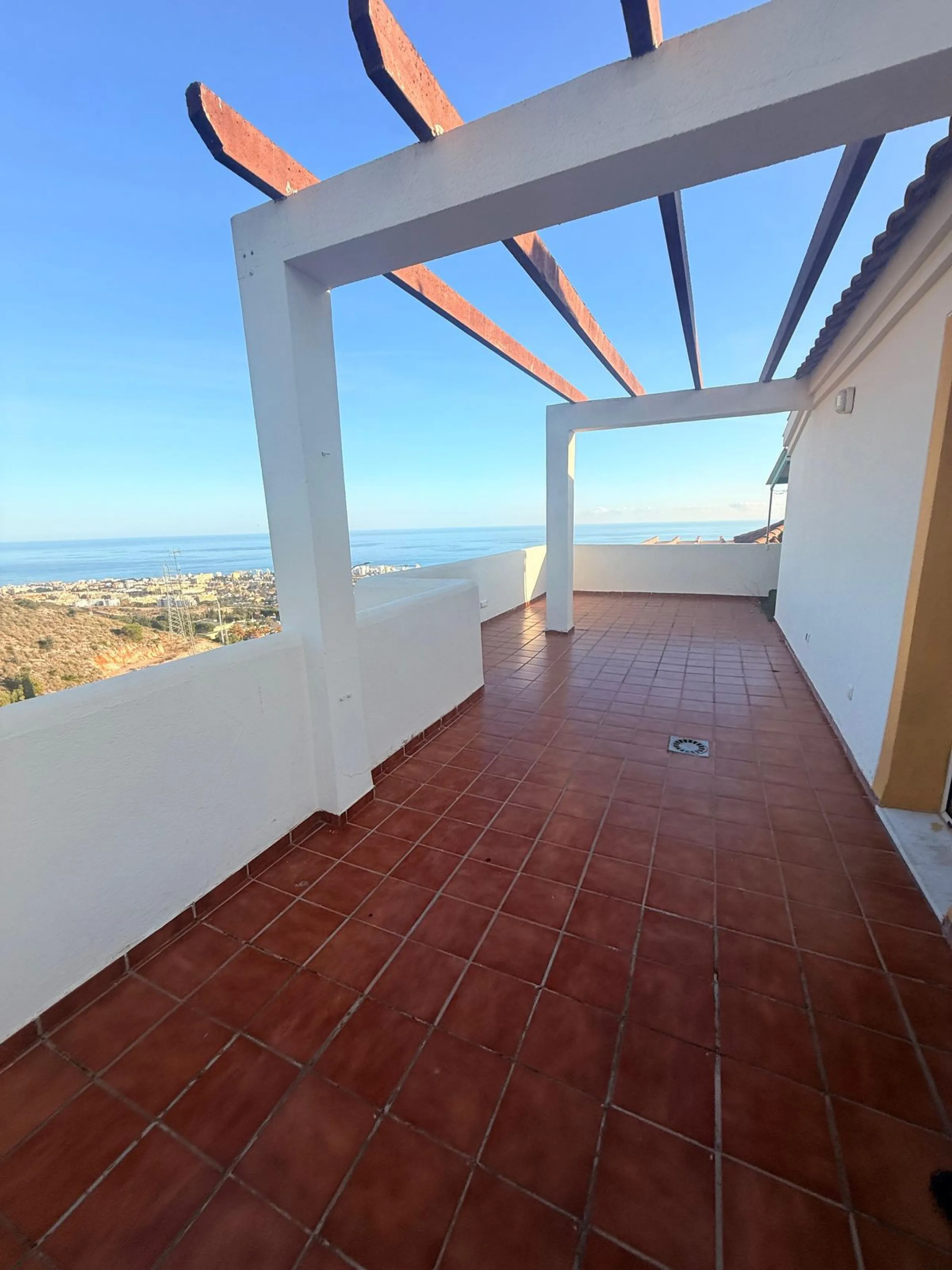 Semi-detached villa in Benalmádena — excellent location and ready to move in!