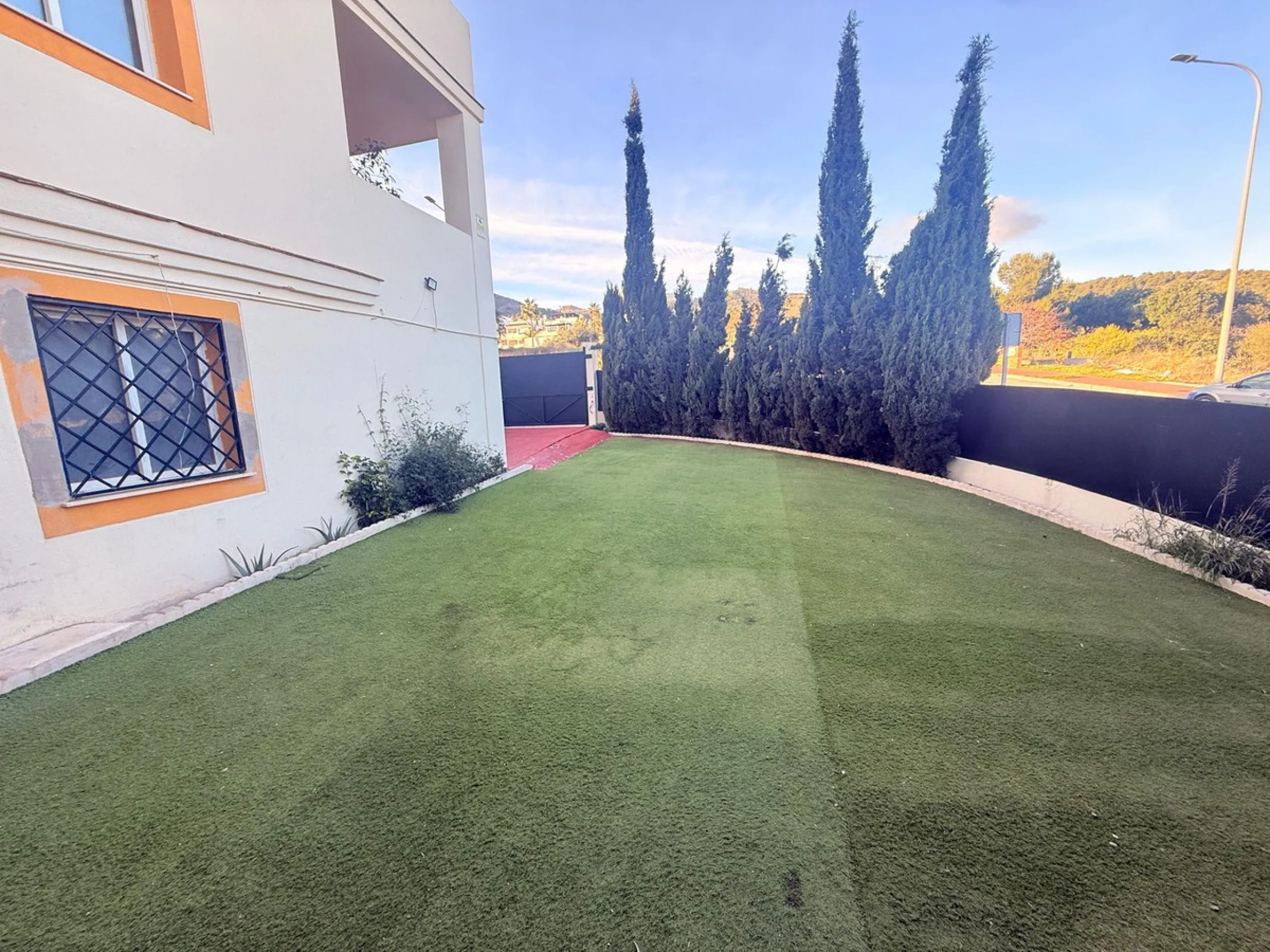 Semi-detached villa in Benalmádena — excellent location and ready to move in!