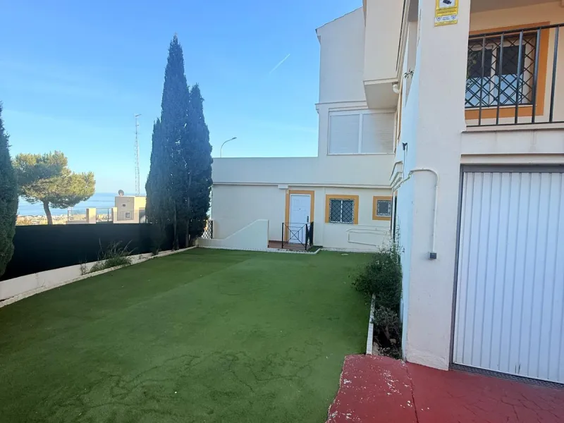 Semi-detached villa in Benalmádena — excellent location and ready to move in!