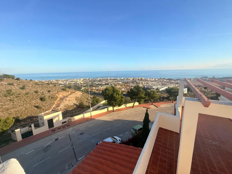 Semi-detached villa in Benalmádena — excellent location and ready to move in!