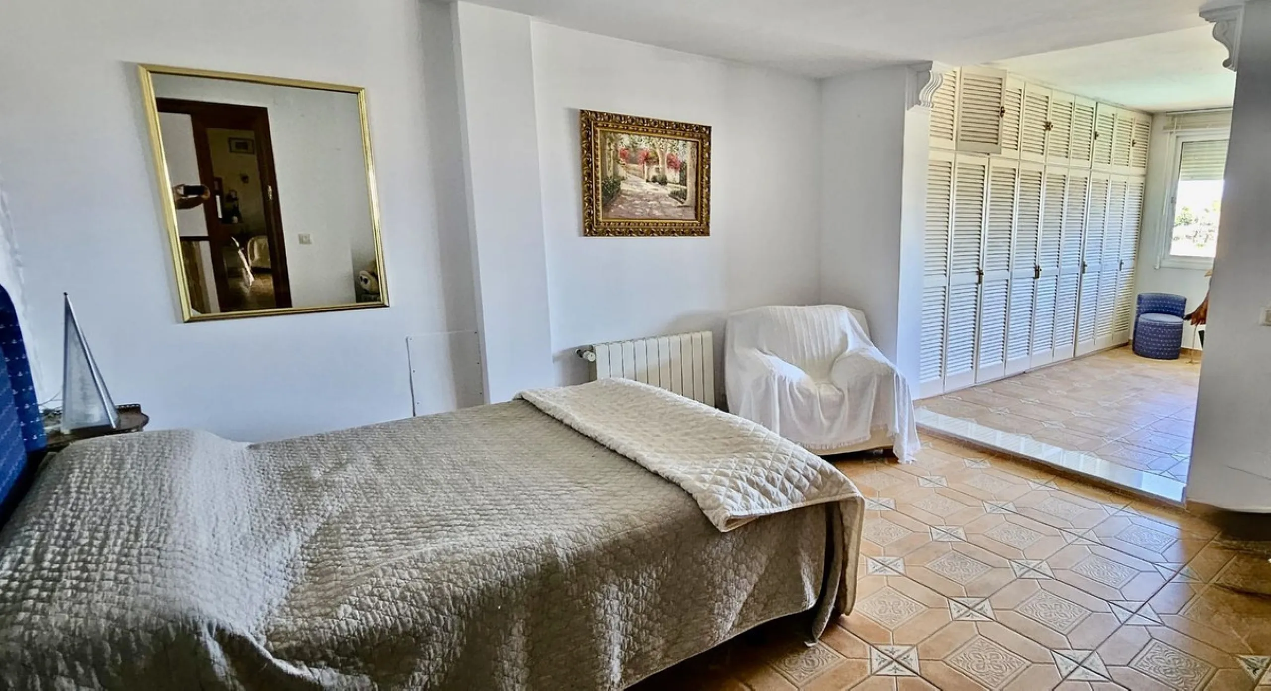 Large detached villa with a pool and two separate entrances in La Chumbera