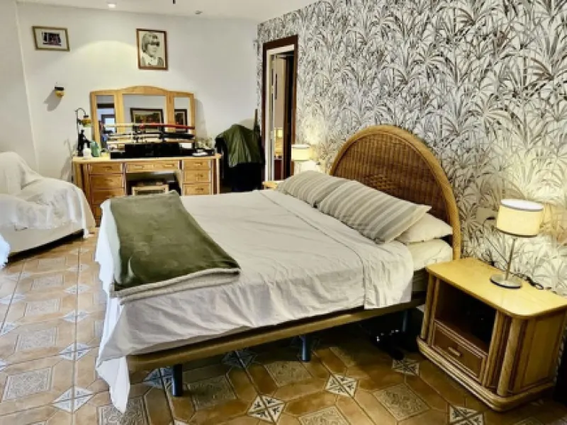 Large detached villa with a pool and two separate entrances in La Chumbera