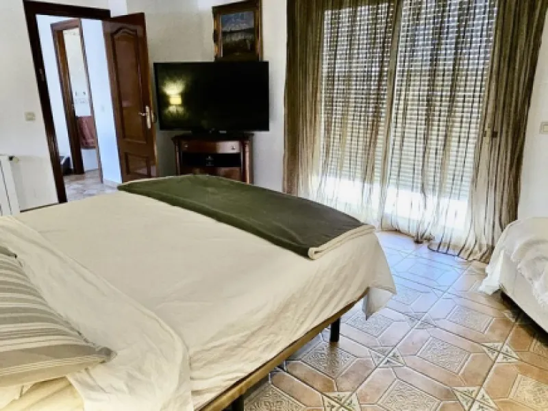 Large detached villa with a pool and two separate entrances in La Chumbera
