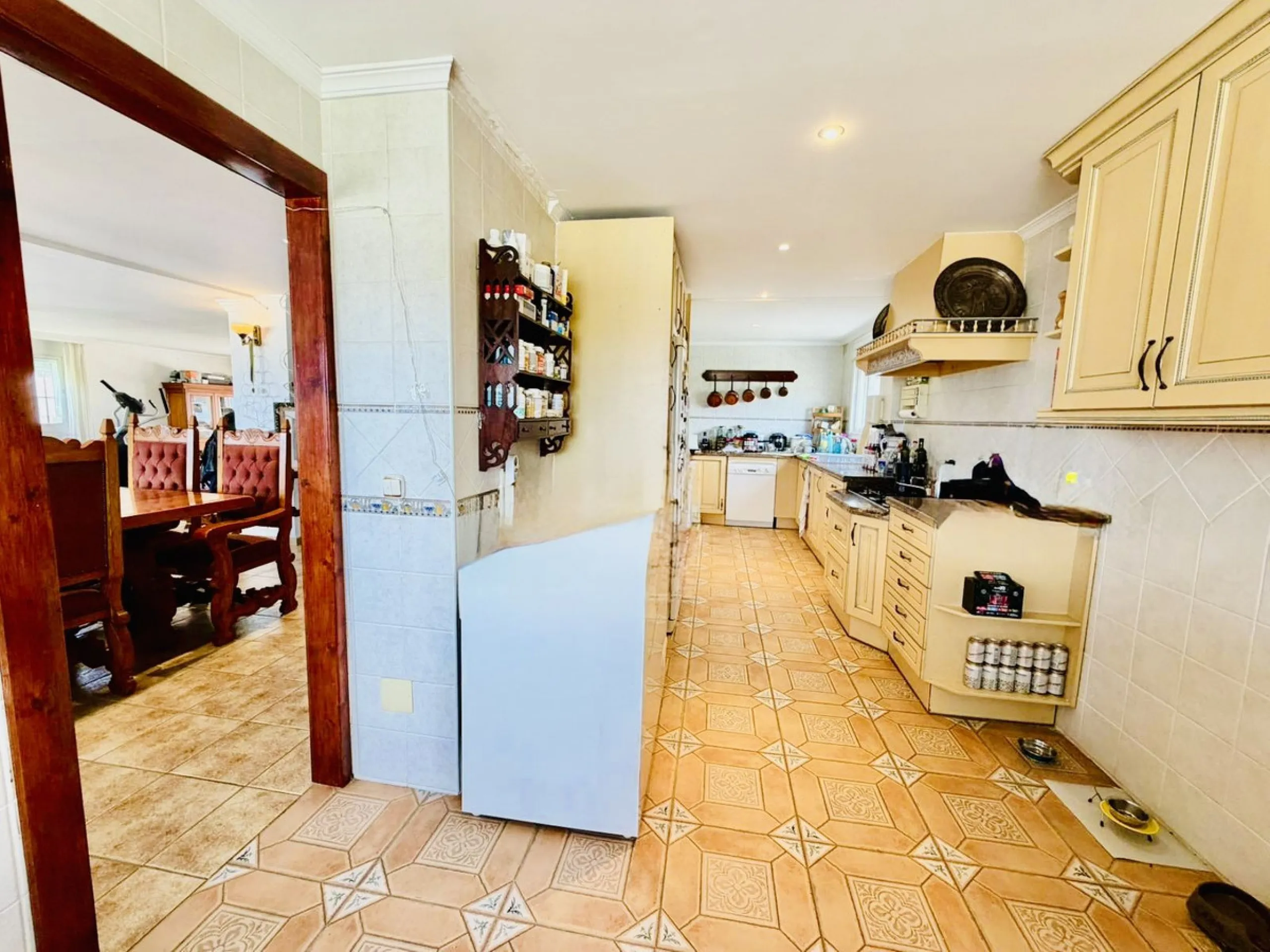 Large detached villa with a pool and two separate entrances in La Chumbera