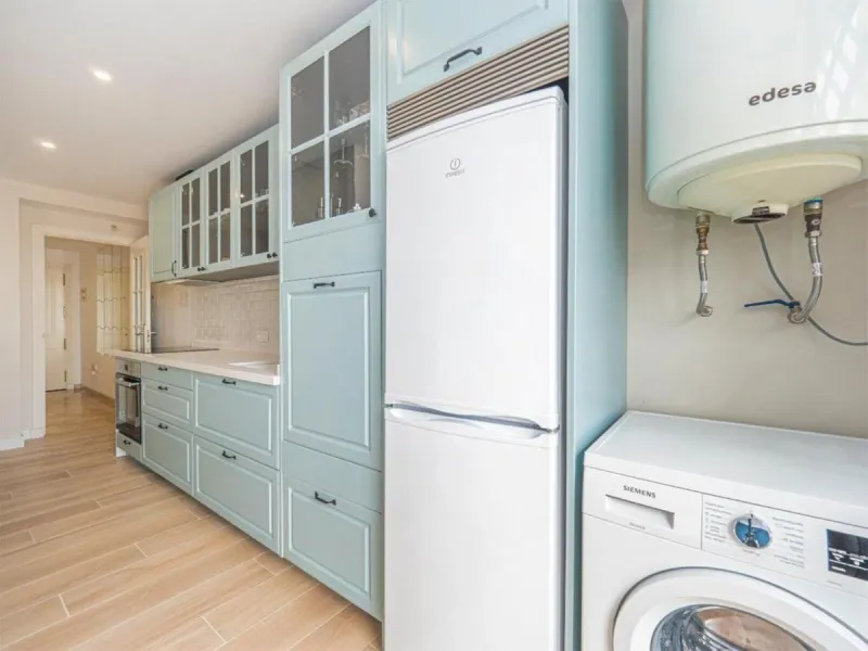 This attractive apartment is located in the prestigious Lomas de Marbella Club area, in a very quiet and well-connected residential setting, just a few minutes from the center of Marbella and all essential amenities.