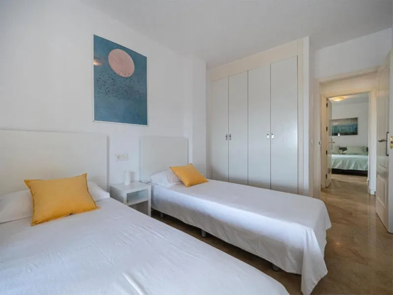This attractive apartment is located in the prestigious Lomas de Marbella Club area, in a very quiet and well-connected residential setting, just a few minutes from the center of Marbella and all essential amenities.