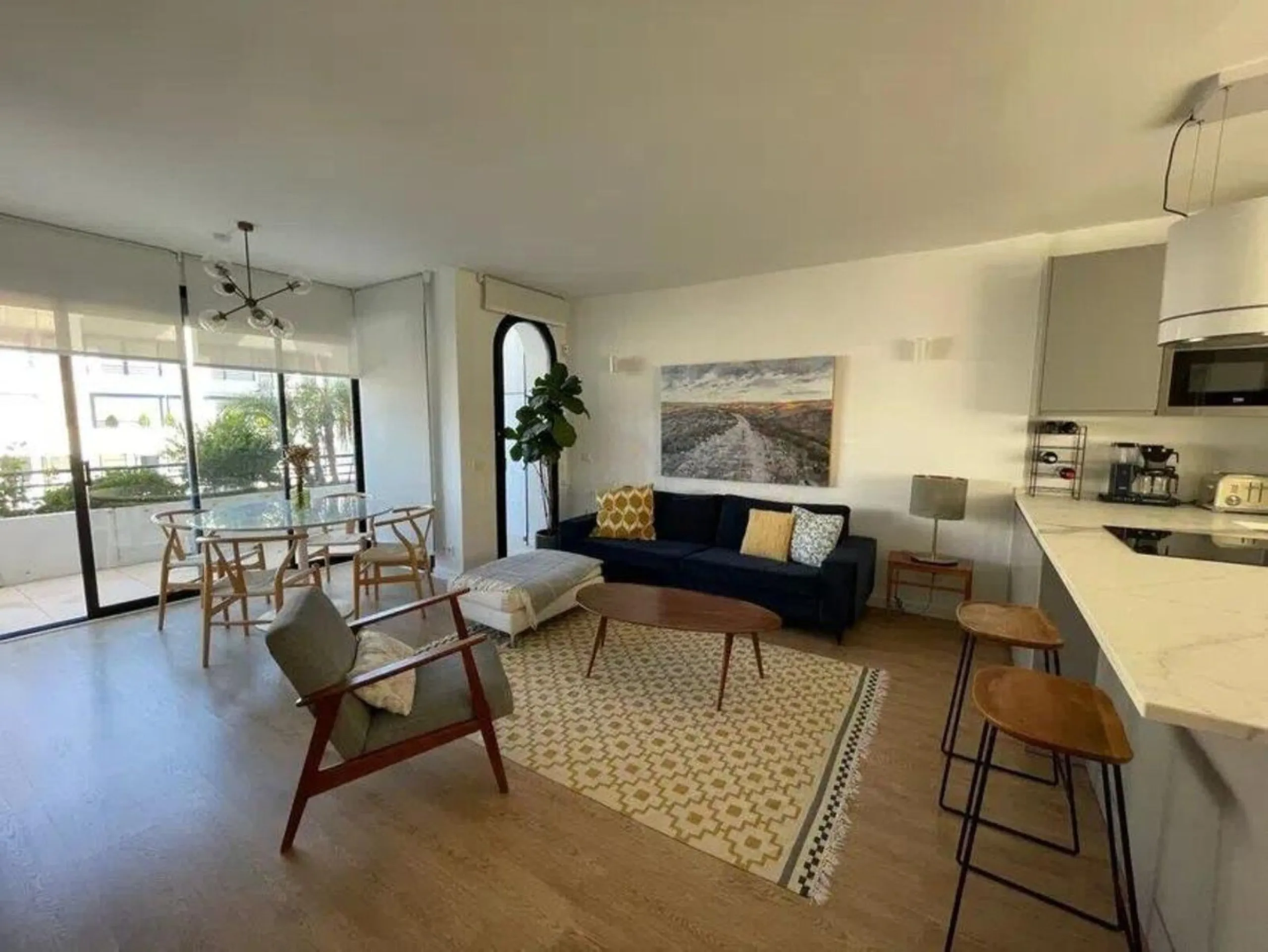 Renovated penthouse with sea views just steps from the beach in Marbella!