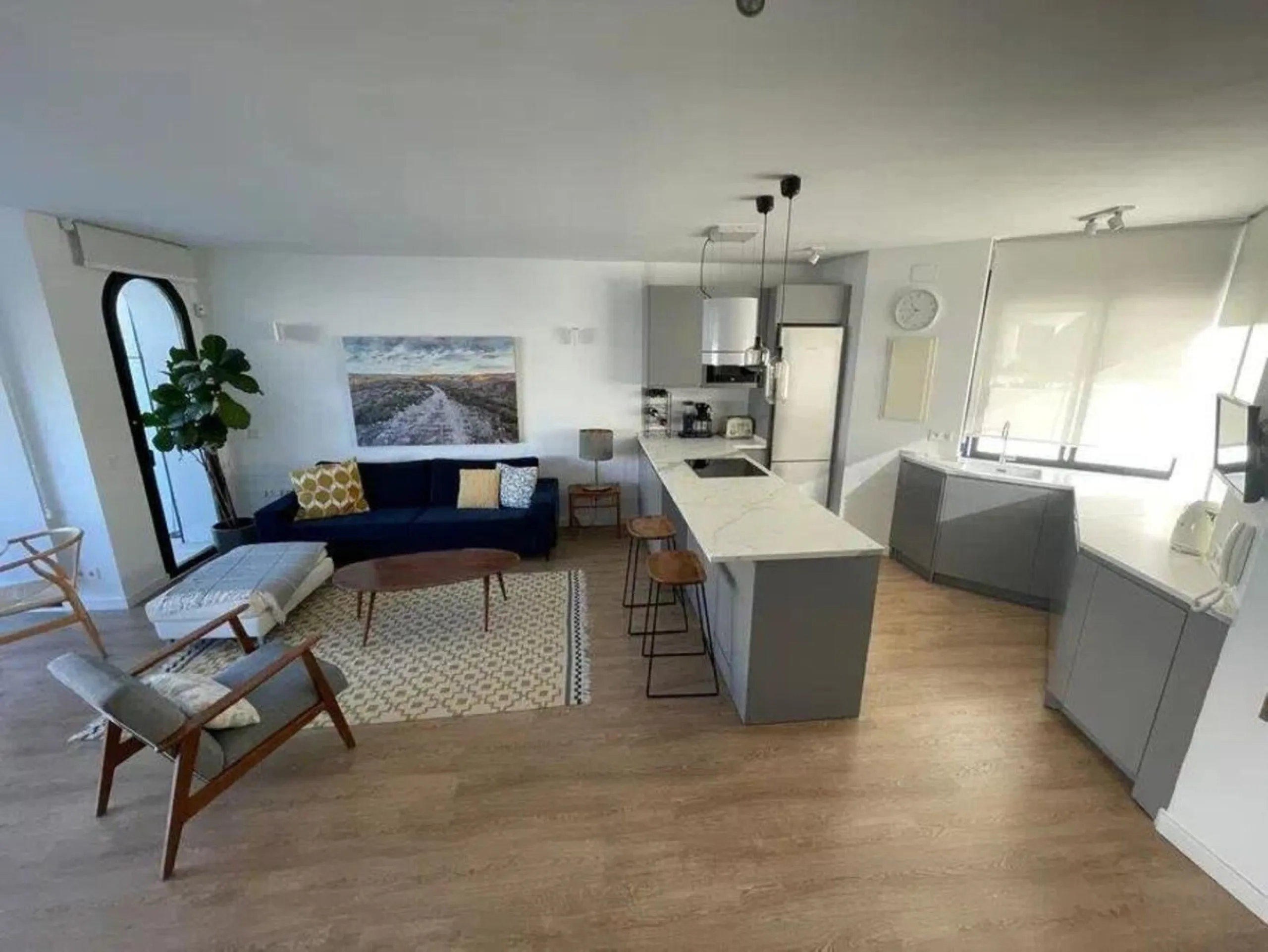 Renovated penthouse with sea views just steps from the beach in Marbella!