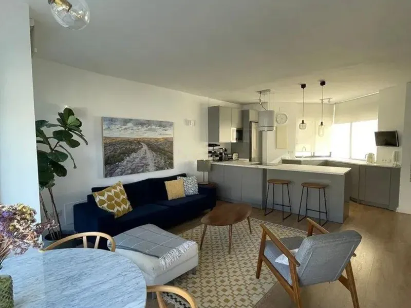 Renovated penthouse with sea views just steps from the beach in Marbella!