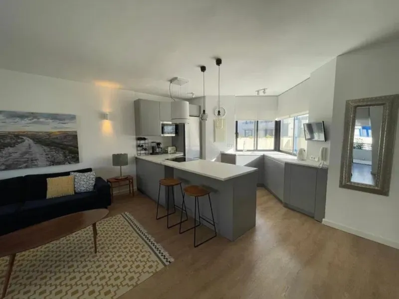 Renovated penthouse with sea views just steps from the beach in Marbella!